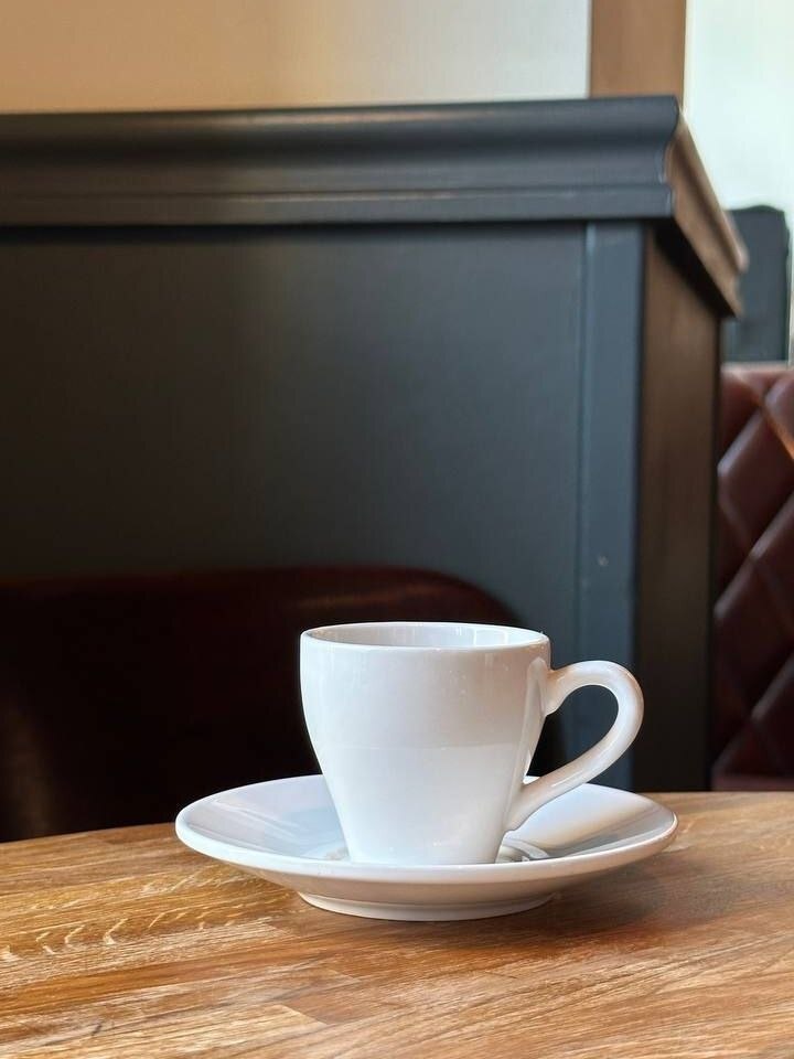 А не зайти ли вам сегодня к нам на чашечку кофе или бокал вина?