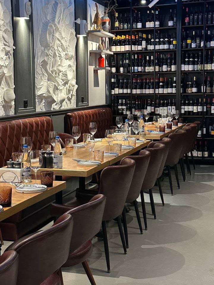 Говорят, что формула хорошего ужина состоит из близкого человека, вкусной еды и правильного вина.