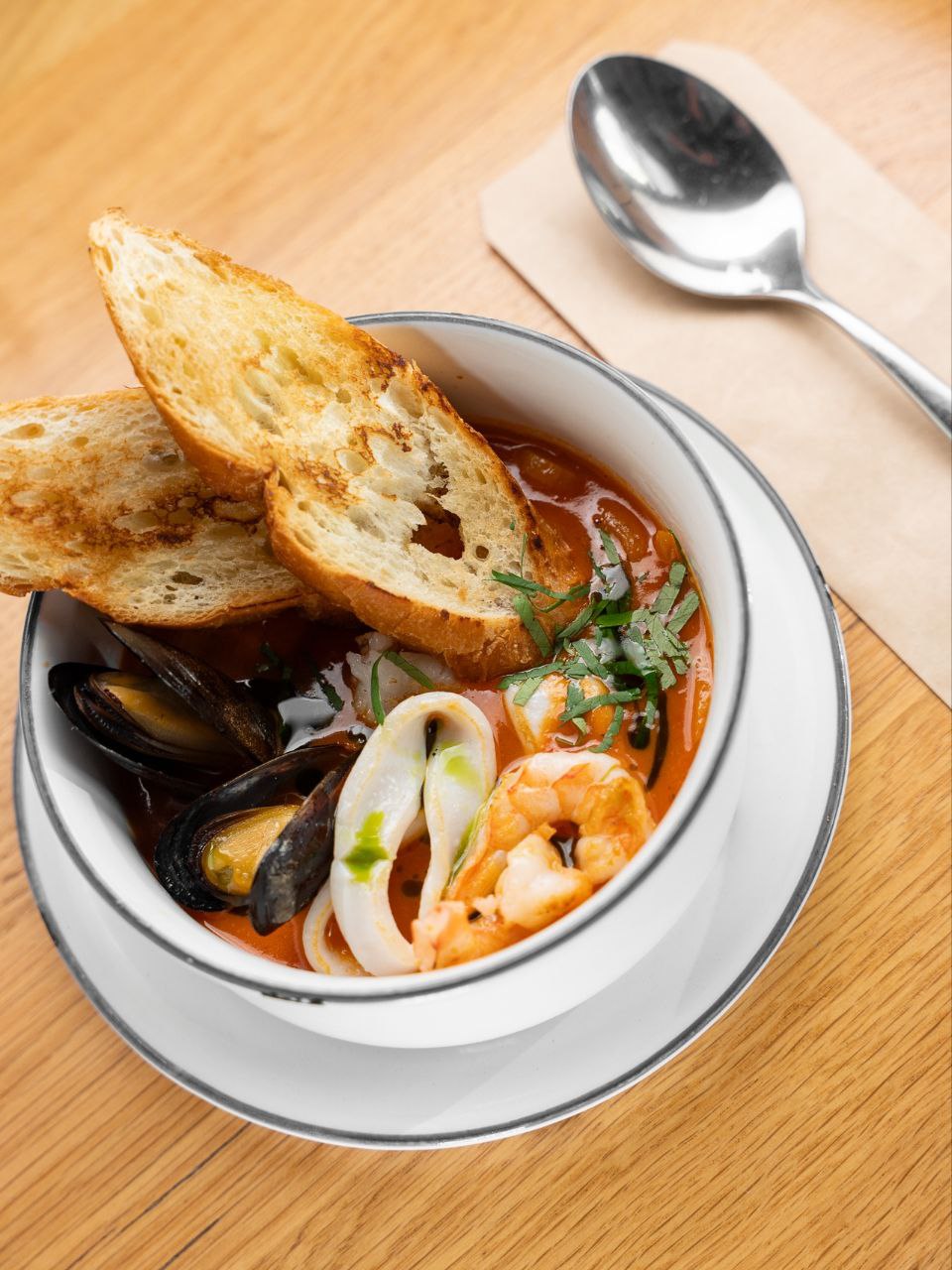 🦑Лучший декабрьский суп должен быть горячим, густым, наваристым и ароматным, например, как наш густой томатный марсельский суп.