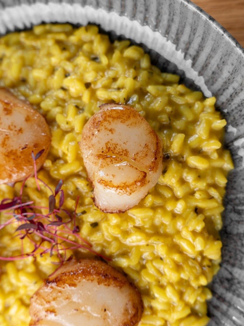 💛Нежнее ризотто может быть только знаменитое ризотто с морским гребешком.