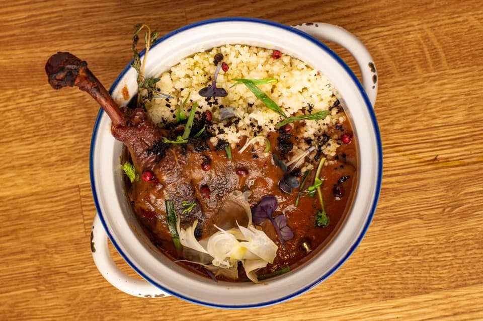 Ножка жирной фермерской утки