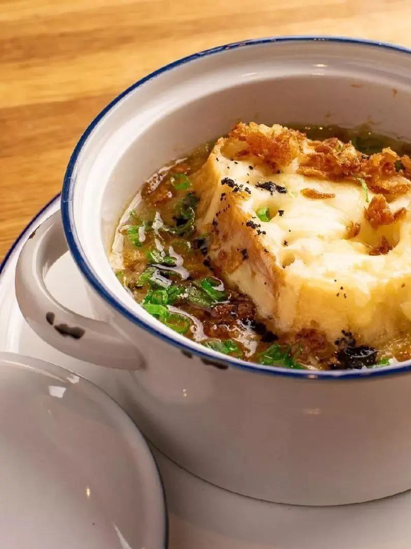 🧅Одной холодной осенью французский король Людовик XV...