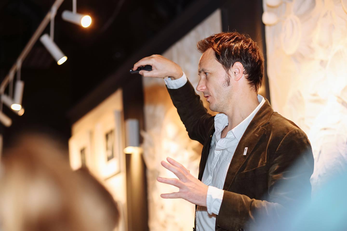 Савой среди чужих, родной среди Савой.